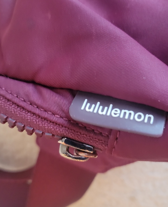Lululemon Everywhere Belt Bag Crossbody Burgundy Wine Nylon Athleisure - Picture 2 of 8